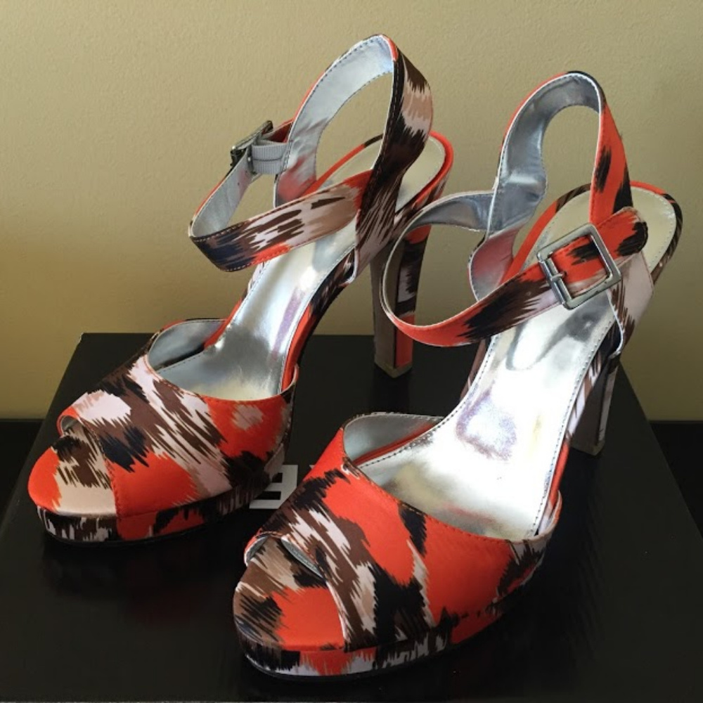 Express Women's Ikat Print Heel (Size 9)